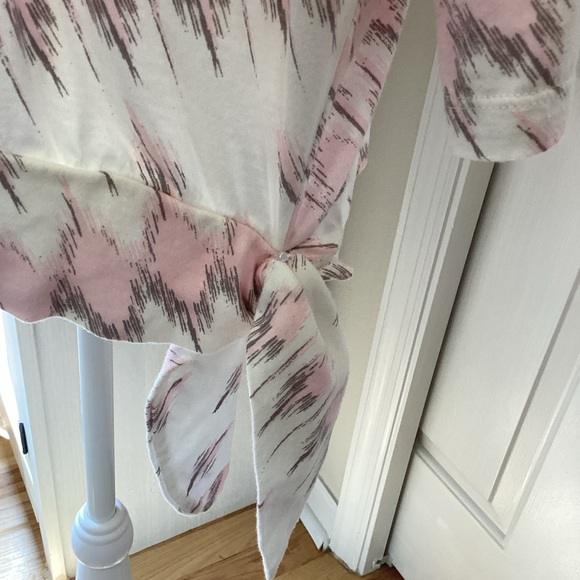 Chico's Pink/Grey and White Abstract Patterned Blouse Sz 3 - Picture 4 of 12